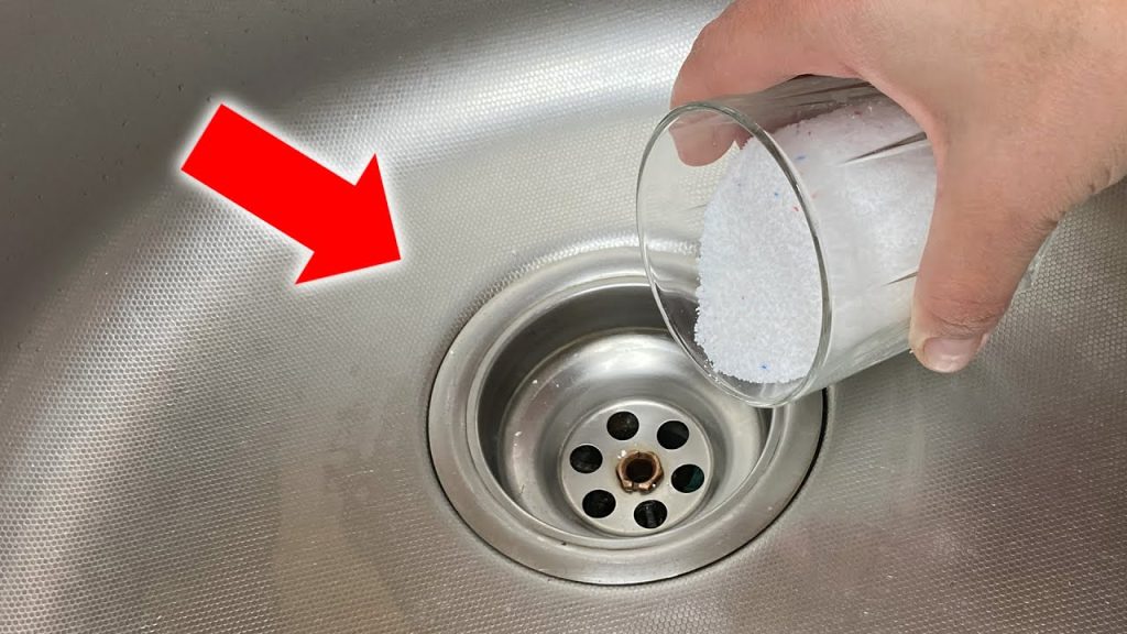 Giet dit direct in je afvoer om een ranzige invasie te stoppen voor het te laat is