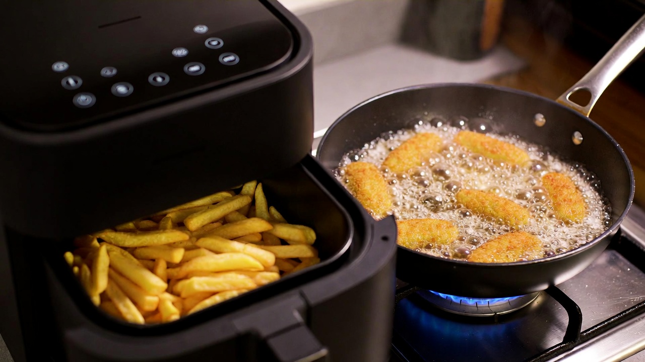 Airfryer versus koekenpan: de keiharde waarheid over jouw krokante snacks